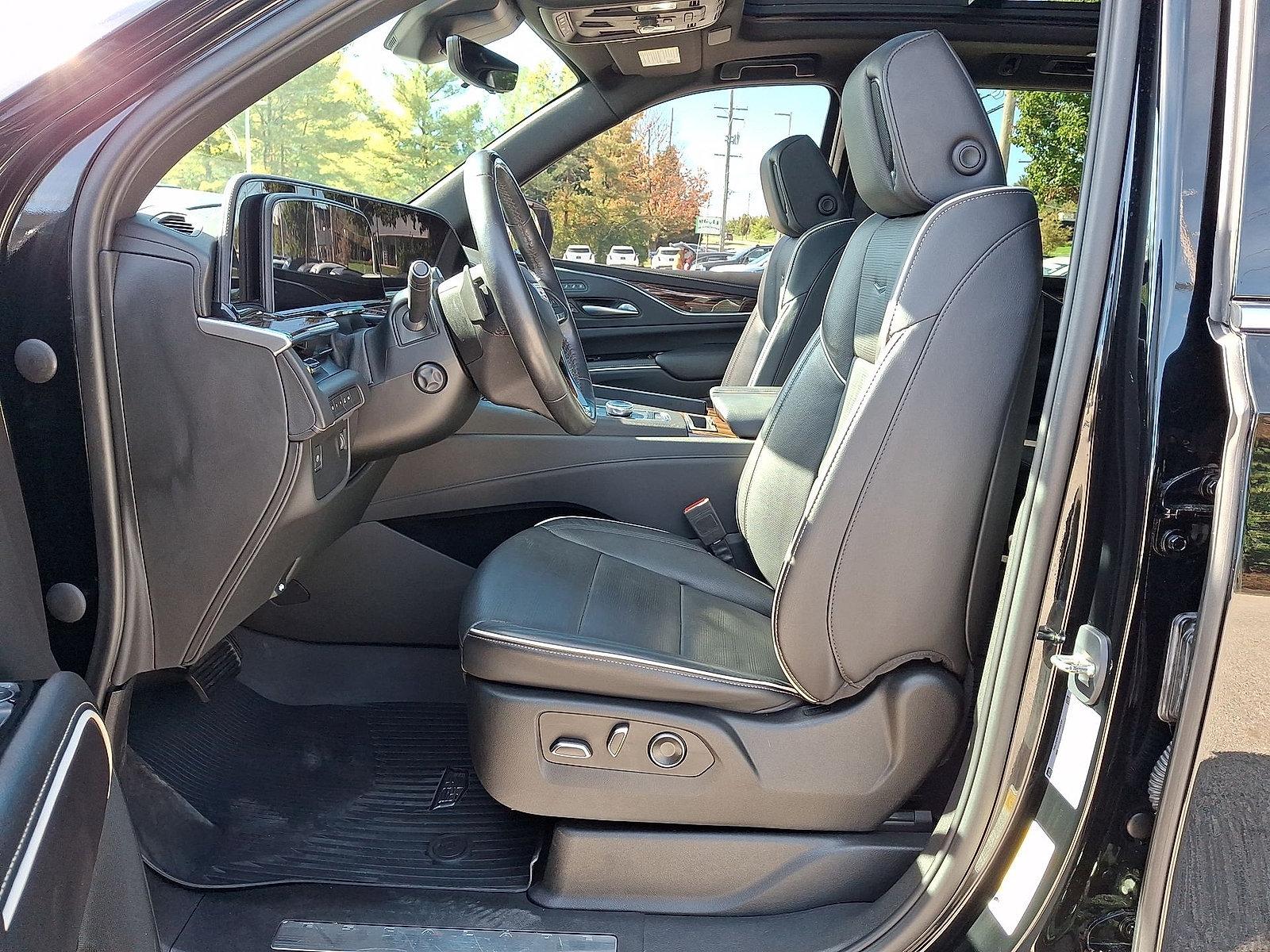 Used 2023 Cadillac Escalade ESV Premium Luxury AWD/4WD image 11