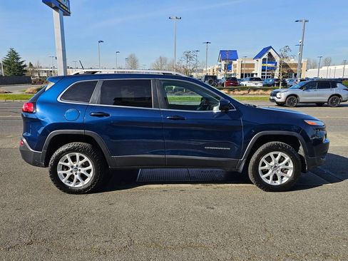 Used 2018 Jeep Cherokee Latitude Plus image 4