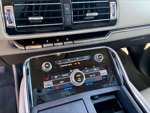 Used 2023 Lincoln Navigator 4WD image 35