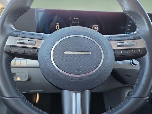 Used 2025 Hyundai Kona SEL image 24