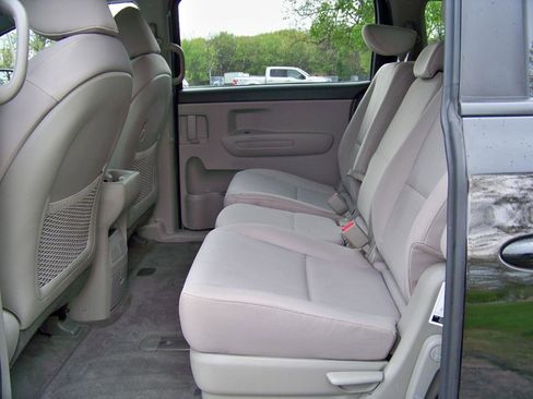 Used 2020 Kia Sedona LX FWD image 36