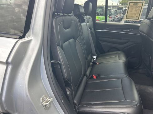 Used 2024 Jeep Grand Cherokee Limited w/ Black Appearance Package RWD image 26