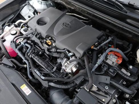 Used 2025 Toyota Camry LE image 9