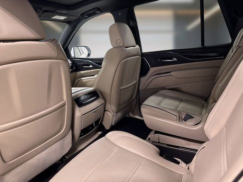 Used 2024 Cadillac Escalade Premium Luxury w/ Performance Package AWD/4WD image 14