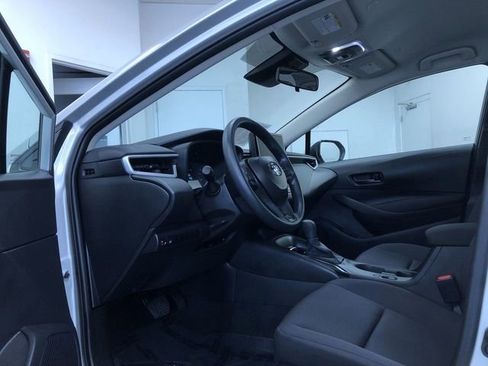 Used 2025 Toyota Corolla LE image 11