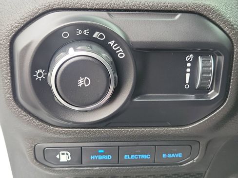 Used 2023 Jeep Wrangler Unlimited Sahara w/ Cold Weather Group AWD/4WD image 18