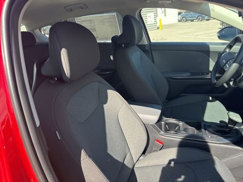 New 2025 Kia K4 LXS image 14