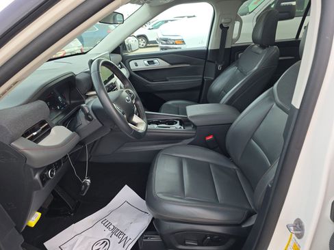 Used 2025 Ford Explorer Active w/ Active Comfort Package AWD/4WD image 13