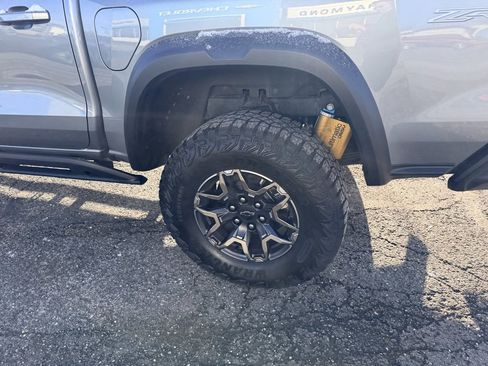 Used 2025 Chevrolet Colorado ZR2 w/ Technology Package image 10