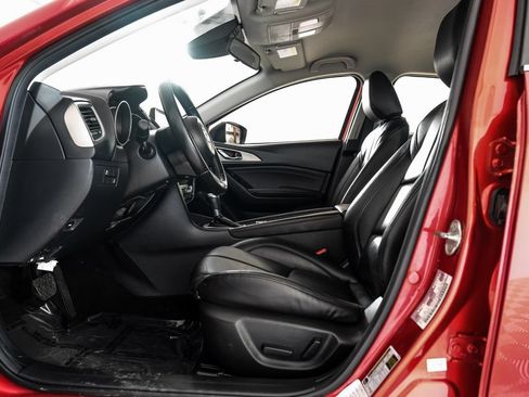 Used 2018 MAZDA MAZDA3 Touring FWD image 3
