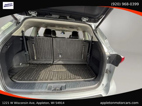 Used 2022 Toyota Highlander XLE AWD/4WD image 42