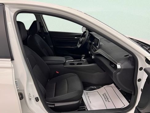 Used 2025 Nissan Altima 2.5 SV FWD image 13