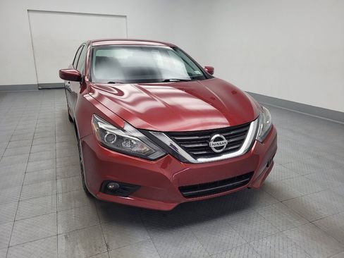 Used 2017 Nissan Altima 2.5 SR w/ Interior Lighting Package FWD image 14