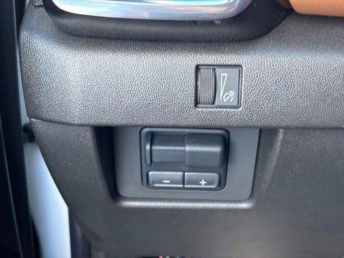 Used 2024 GMC Canyon AT4 image 24