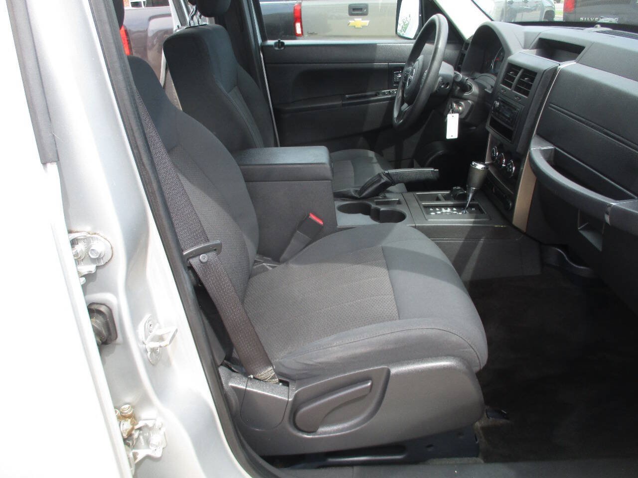 Used 2012 Jeep Liberty Sport AWD/4WD image 39