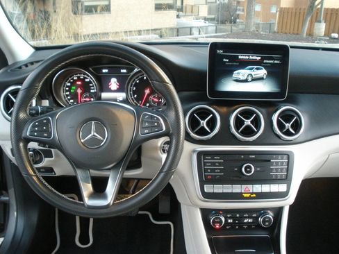 Used 2019 Mercedes-Benz GLA 250 4MATIC image 35