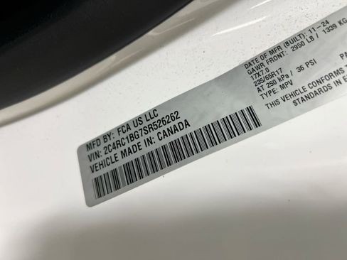 Used 2025 Chrysler Pacifica Select FWD image 28