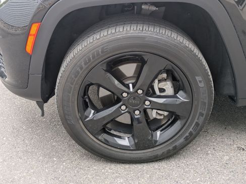 Used 2023 Jeep Grand Cherokee L Laredo AWD/4WD image 11