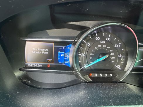 Used 2016 Ford Explorer XLT w/ Equipment Group 202A FWD image 12