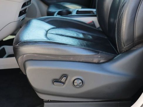 Used 2022 Chrysler Pacifica Touring-L image 10