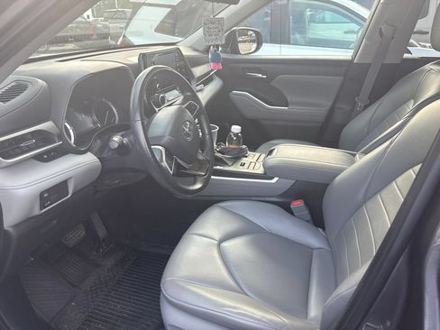 Used 2022 Toyota Highlander XLE AWD/4WD image 8