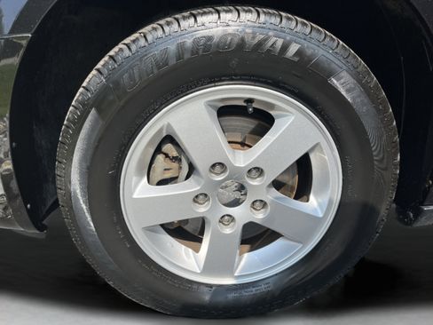 Used 2012 Dodge Grand Caravan Crew FWD image 9