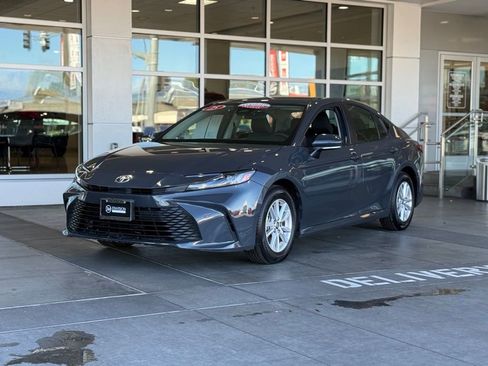 Used 2025 Toyota Camry LE image 2