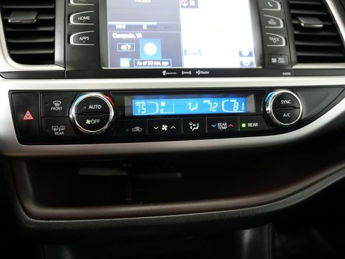 Used 2018 Toyota Highlander XLE image 26