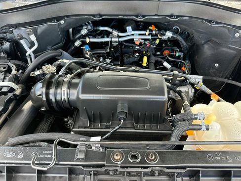 Used 2024 Ford Explorer XLT RWD image 31