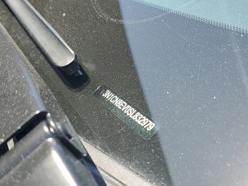 Used 2025 Nissan Versa SV FWD image 10