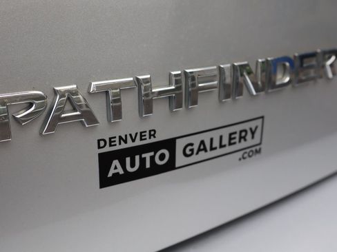 Used 2018 Nissan Pathfinder SL AWD/4WD image 28