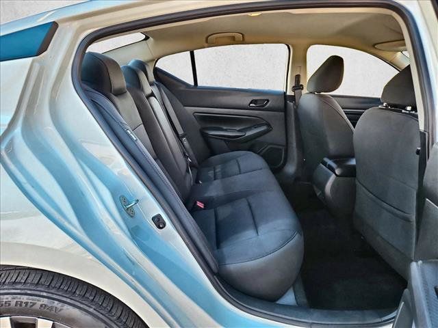 Used 2025 Nissan Altima 2.5 SV FWD image 18