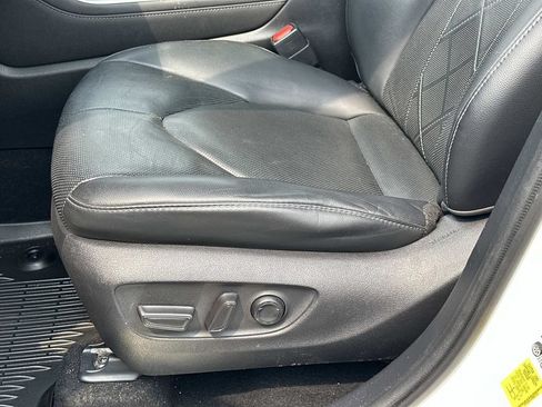 Used 2021 Toyota Highlander Platinum AWD/4WD image 19