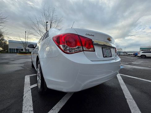 Used 2013 Chevrolet Cruze LS image 8
