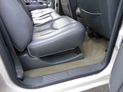 Used 2004 Chevrolet Silverado 2500 LT w/ Heavy-Duty Power Package image 15