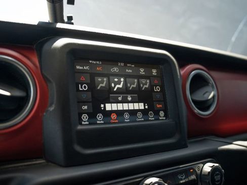 Used 2021 Jeep Wrangler Unlimited Rubicon w/ Cold Weather Group AWD/4WD image 25