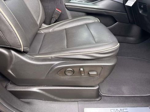 Used 2023 GMC Yukon XL SLT image 17