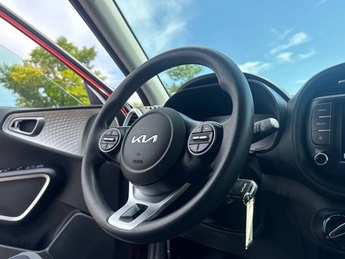 Used 2023 Kia Soul LX FWD image 17