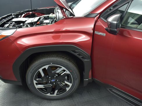 New 2025 Subaru Forester Limited image 9