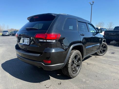 Used 2020 Jeep Grand Cherokee Laredo AWD/4WD image 5