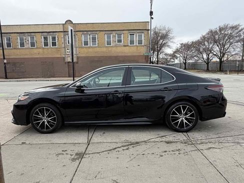 Used 2021 Toyota Camry SE image 8