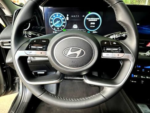 Used 2024 Hyundai Elantra Limited FWD image 10
