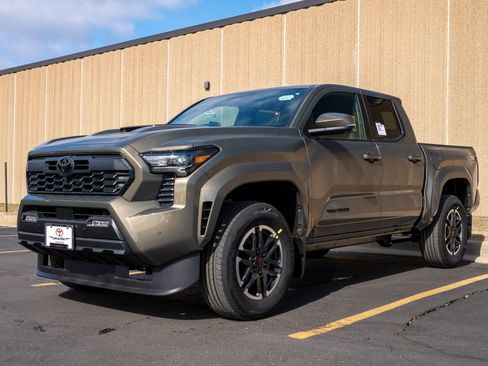 New 2026 Toyota Tacoma TRD Sport w/ TRD Sport Premium Package image 4