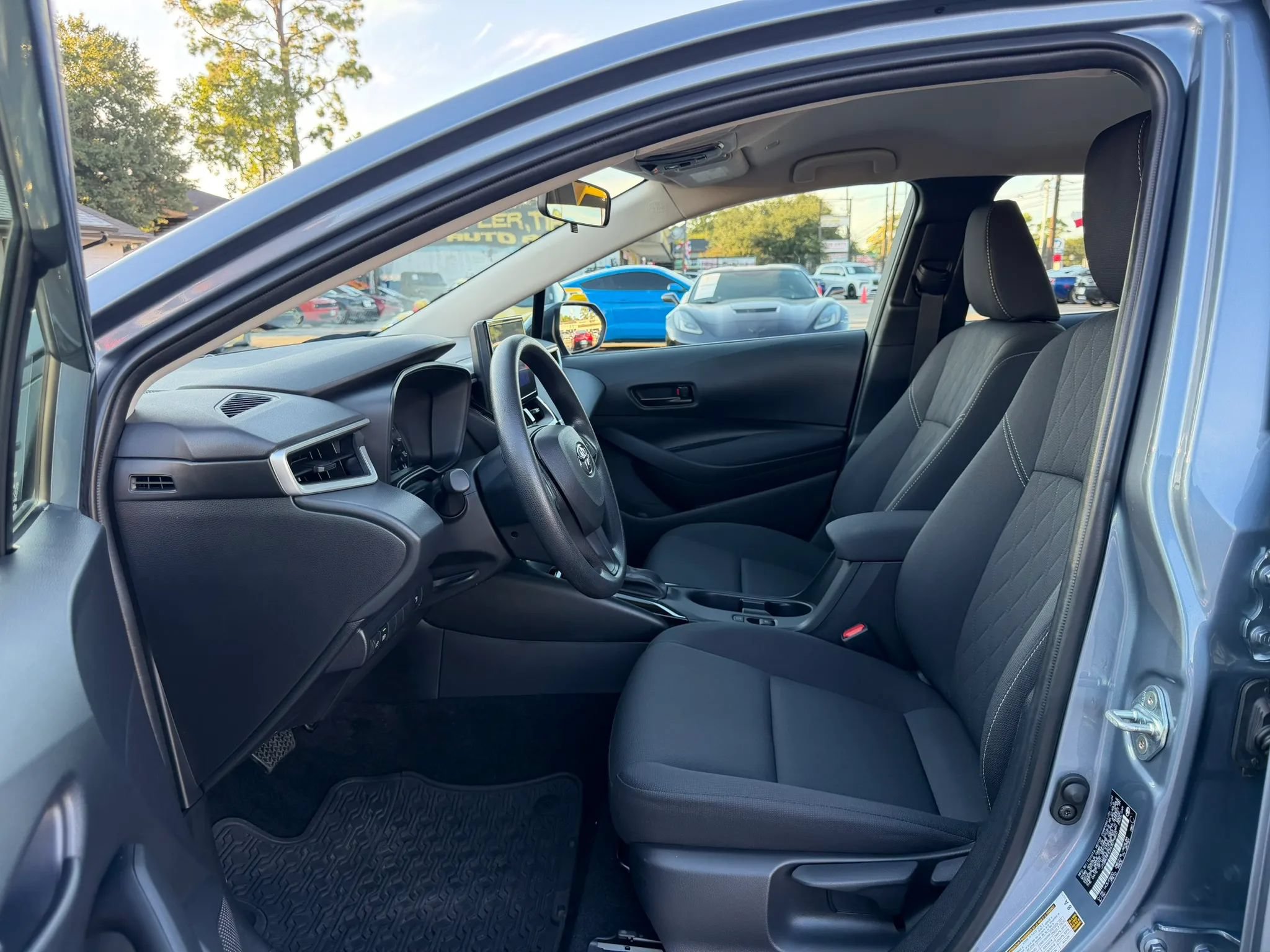 Used 2025 Toyota Corolla LE FWD image 17