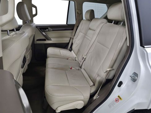 Used 2017 Lexus GX 460 Premium w/ Premium Package AWD/4WD image 28