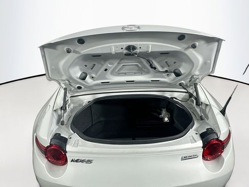 Used 2018 MAZDA MX-5 Miata RF Grand Touring RWD image 27