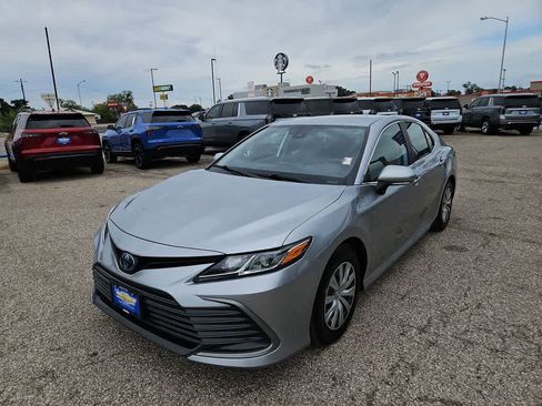 Used 2022 Toyota Camry LE FWD image 4