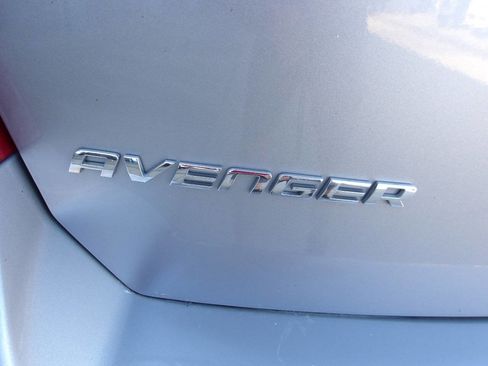 Used 2013 Dodge Avenger SE FWD image 33