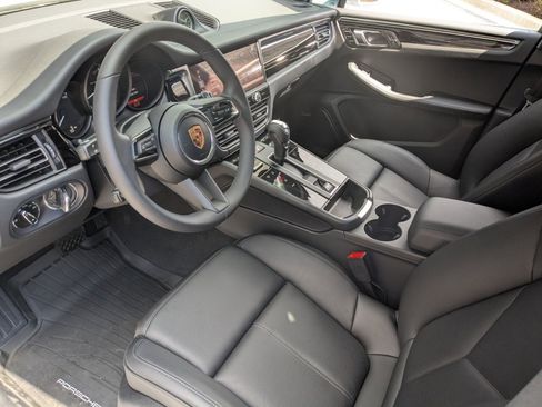 New 2026 Porsche Macan AWD/4WD image 4