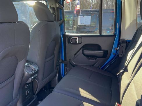 Used 2023 Jeep Wrangler Unlimited w/ Sun & Screen Package image 32